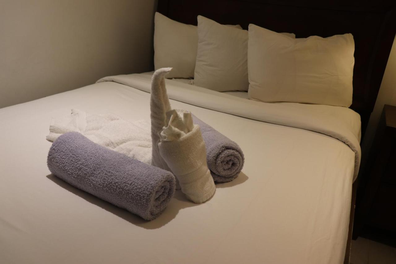 On Hollywood Beach - Affordable Two Bedrooms Sleeps 6 With Two Bathrooms ดาเนียบีช ภายนอก รูปภาพ