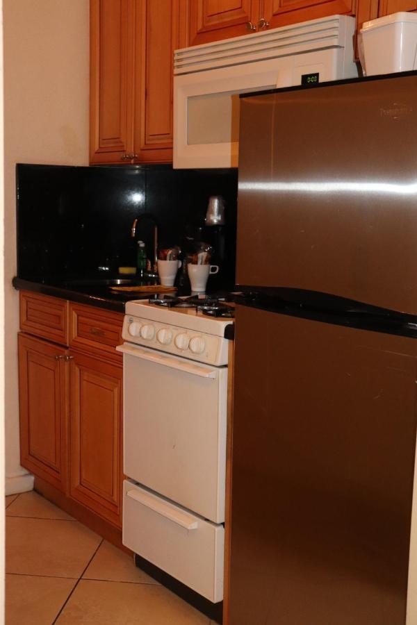 On Hollywood Beach - Affordable Two Bedrooms Sleeps 6 With Two Bathrooms ดาเนียบีช ภายนอก รูปภาพ