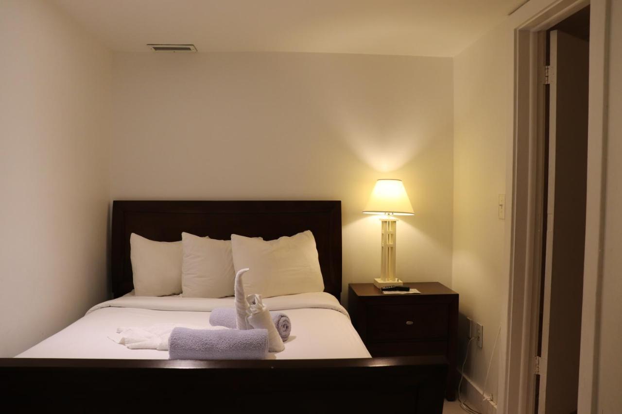 On Hollywood Beach - Affordable Two Bedrooms Sleeps 6 With Two Bathrooms ดาเนียบีช ภายนอก รูปภาพ