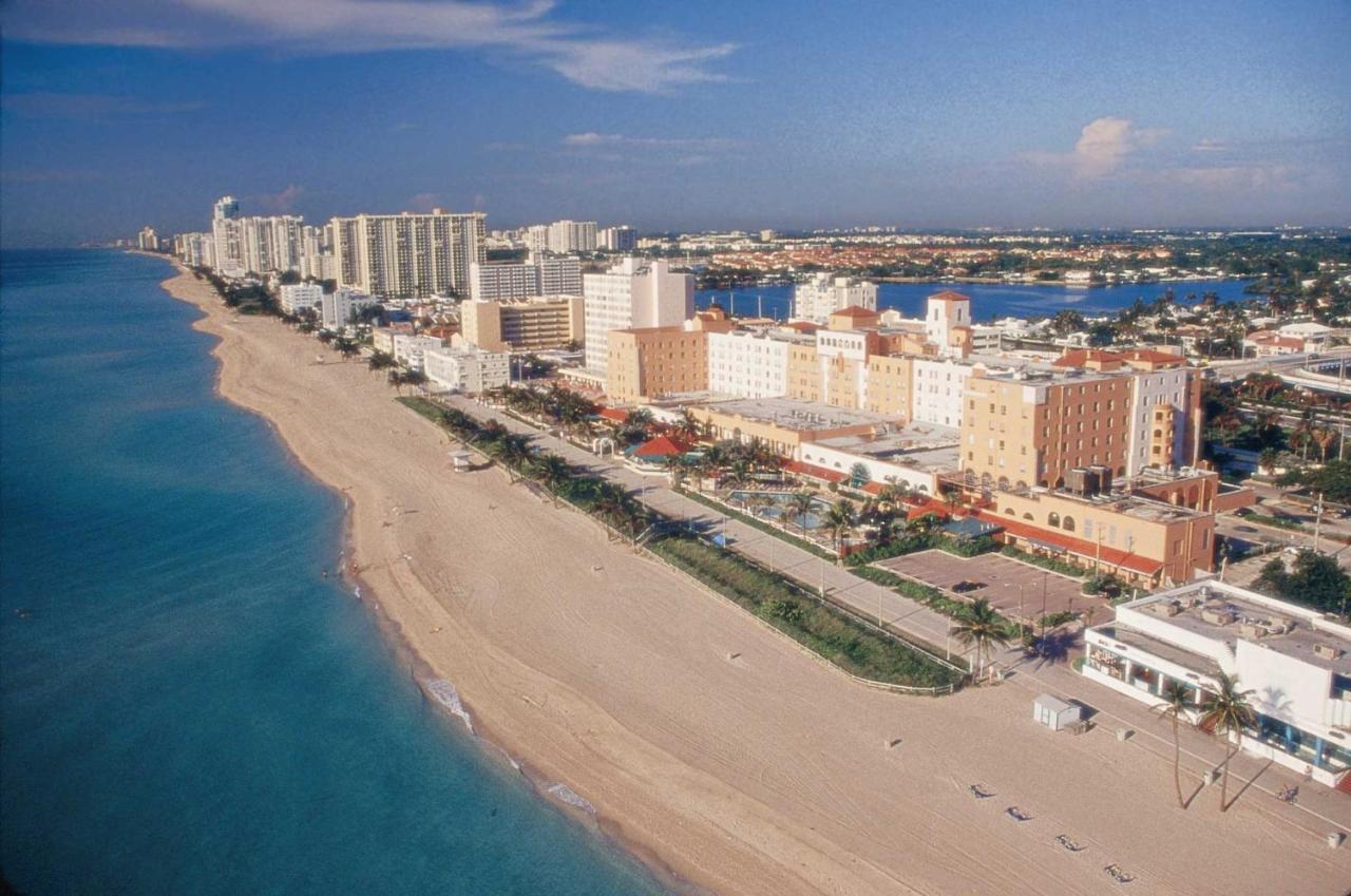 On Hollywood Beach - Affordable Two Bedrooms Sleeps 6 With Two Bathrooms ดาเนียบีช ภายนอก รูปภาพ