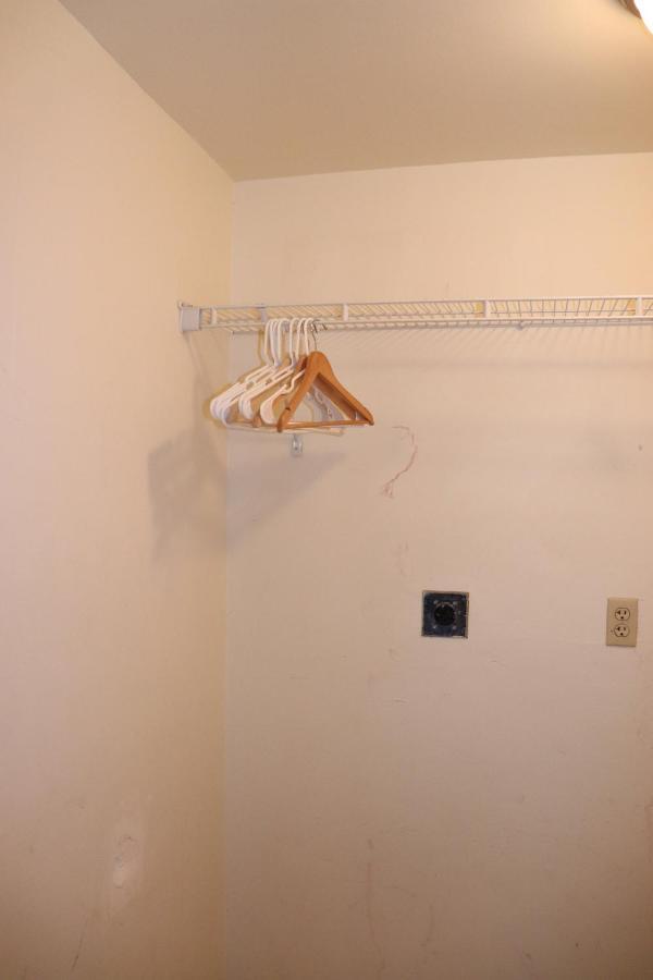 On Hollywood Beach - Affordable Two Bedrooms Sleeps 6 With Two Bathrooms ดาเนียบีช ภายนอก รูปภาพ