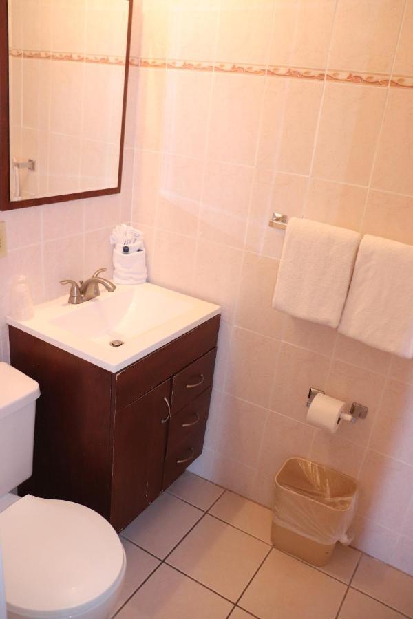 On Hollywood Beach - Affordable Two Bedrooms Sleeps 6 With Two Bathrooms ดาเนียบีช ภายนอก รูปภาพ